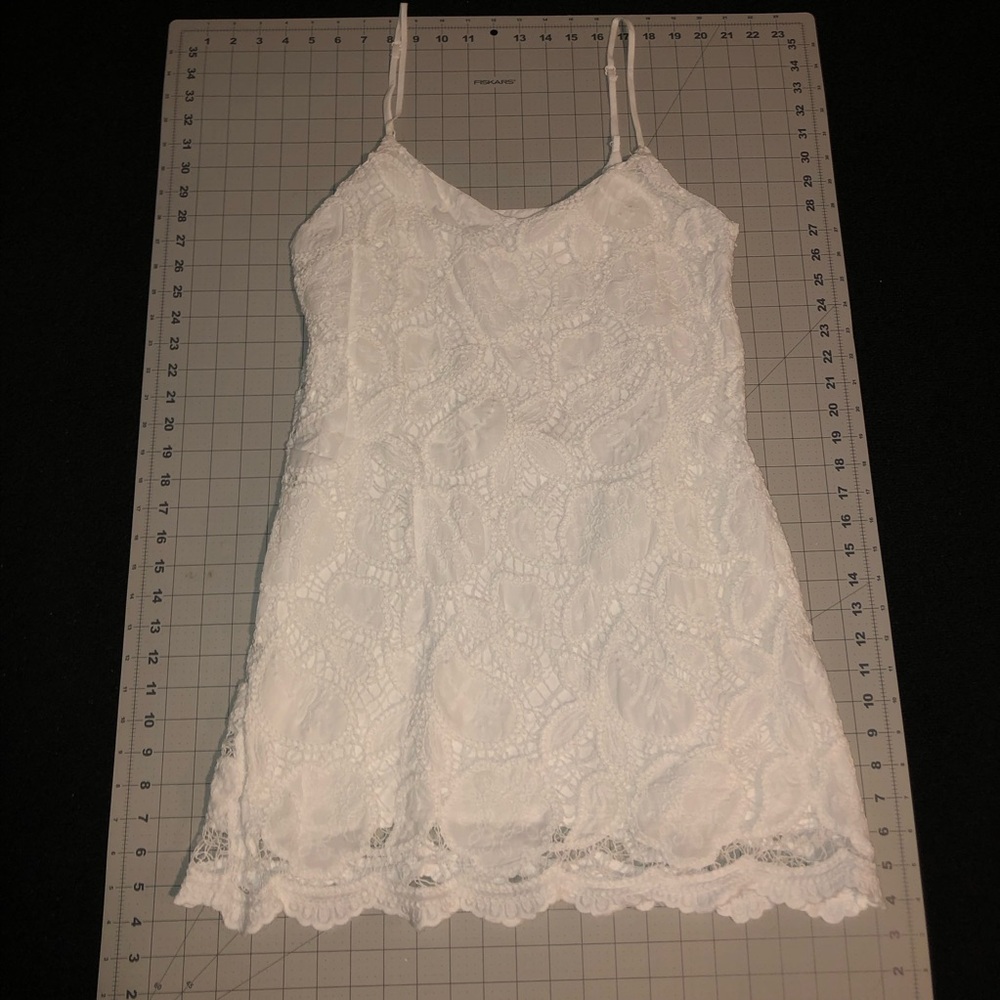 And Now This. Pattern Top. Size Large. White Color.